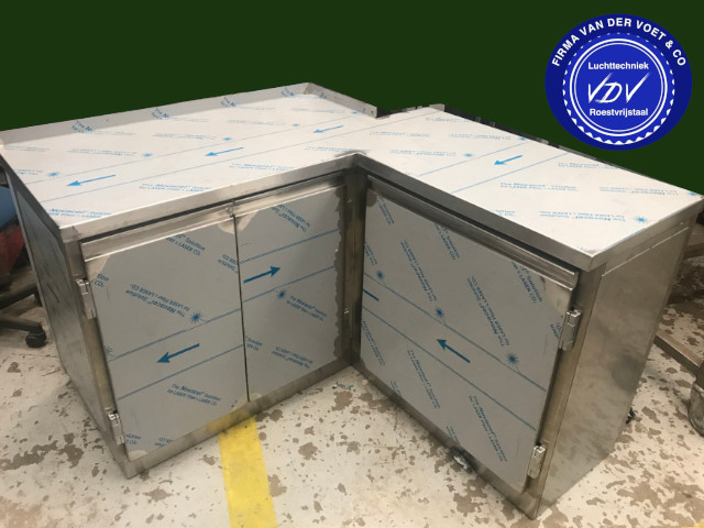 wasbakken, werkbladen, afzuigkappen 