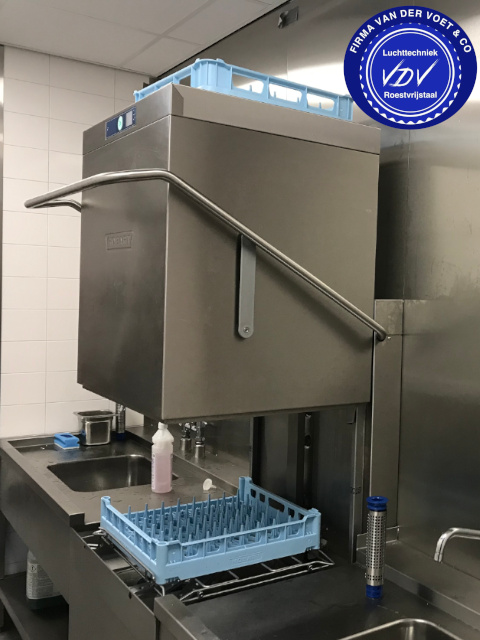 wasbakken, werkbladen, afzuigkappen 